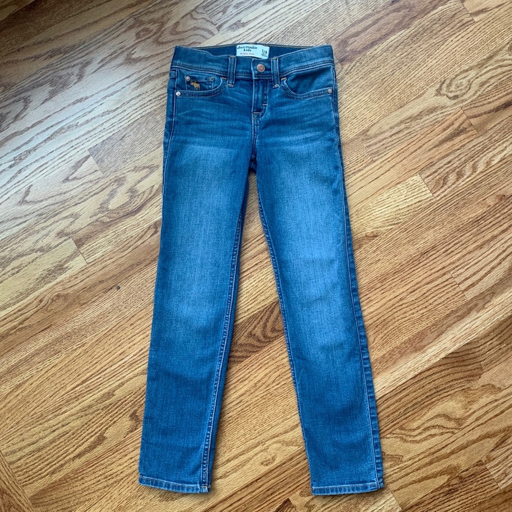 Girls Abercrombie + Fitch skinny jeans